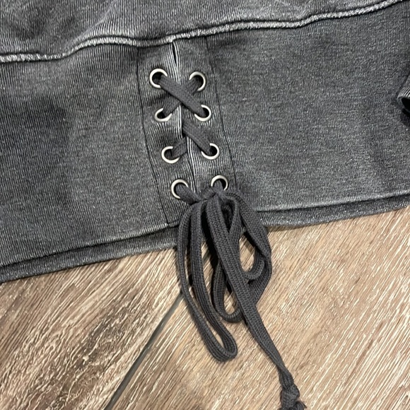 American Eagle sweater charcoal gray with fitted material around waist - Picture 2 of 3